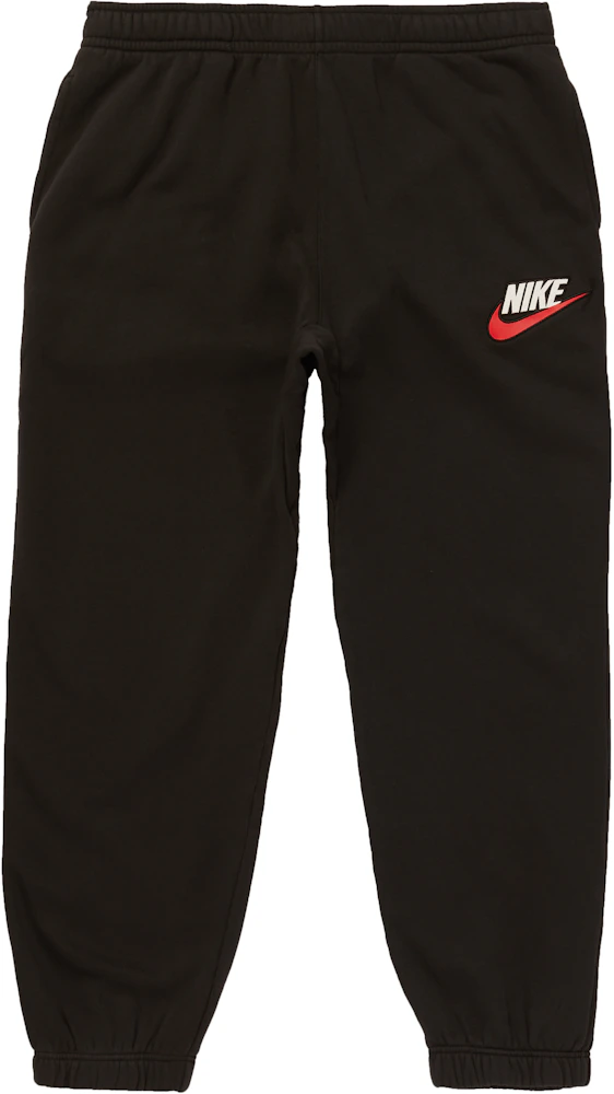 https://images.stockx.com/images/Supreme-Nike-Sweatpant-Black.jpg?fit=fill&bg=FFFFFF&w=700&h=500&fm=webp&auto=compress&q=90&dpr=2&trim=color&updated_at=1615321729