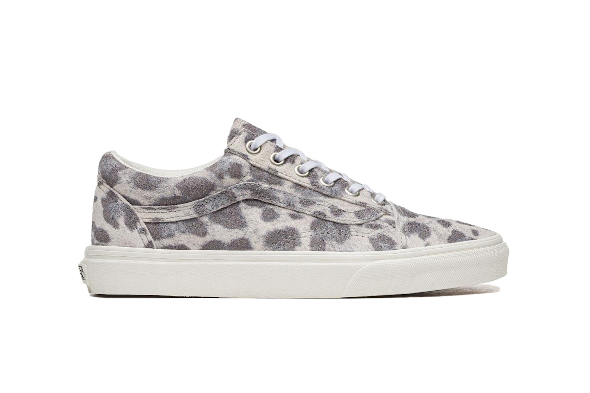 Click to view more detailed imagery on our partner's website Pre-owned Vans Old Skool Leopard Hairy Suede White In White/black