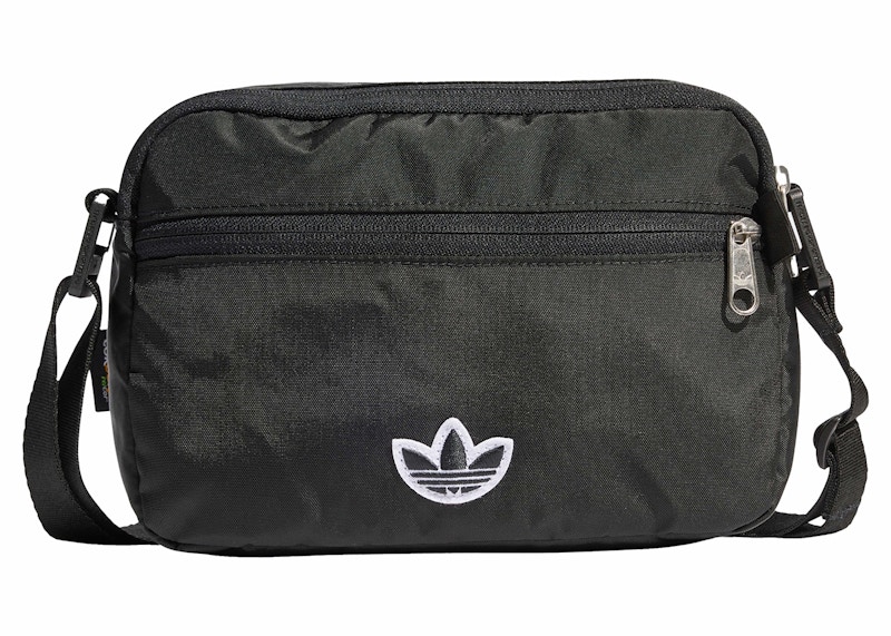 ★adidas★ Airliner Bag Black adidas Archive Airliner Bag - Black | Free Shipping with