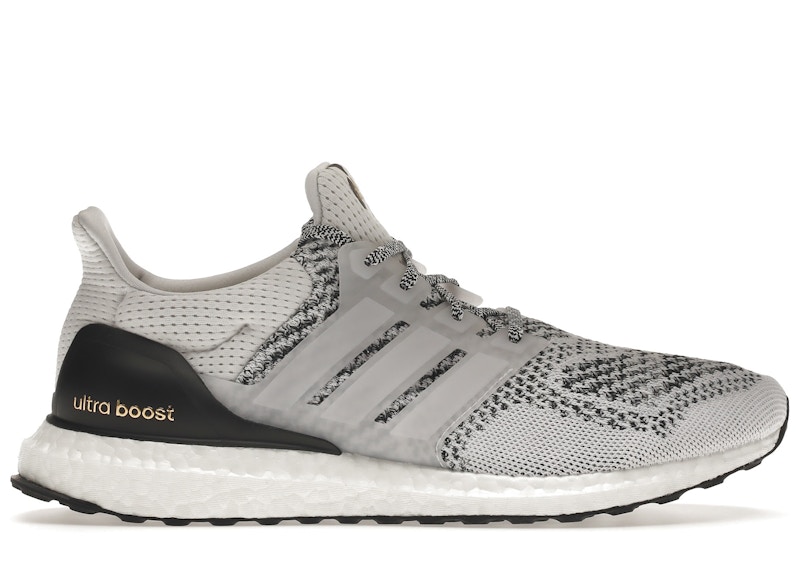 Ultra boosts grey deals and white