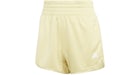Pantalones cortos adidas Pacer Essentials de punto de talle alto para mujer, color amarillo empolvado y blanco