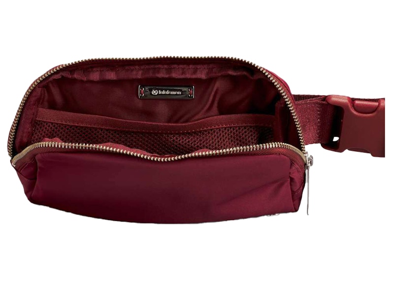 Lululemon Everywhere Belt Bag Crossbody Bag Mulled Wine in Waterproof